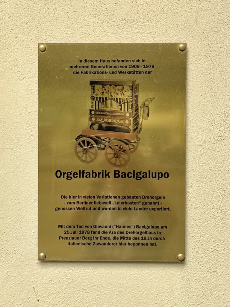 Gedenktafel Orgelfabrik Bacigalupo. Schönhauser Allee