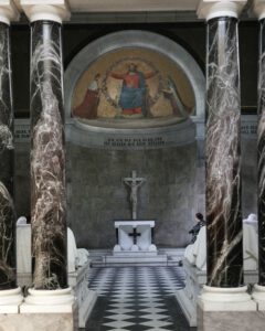 Blick in das Mausoleum Berlin Charlottenburg