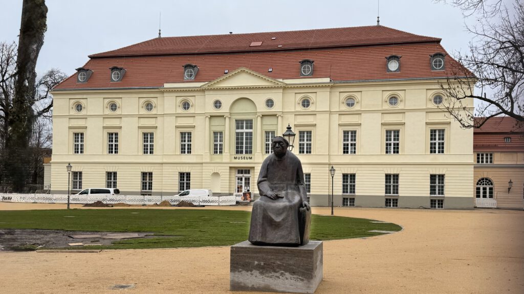 Käthe Kollwitz Museum Statue