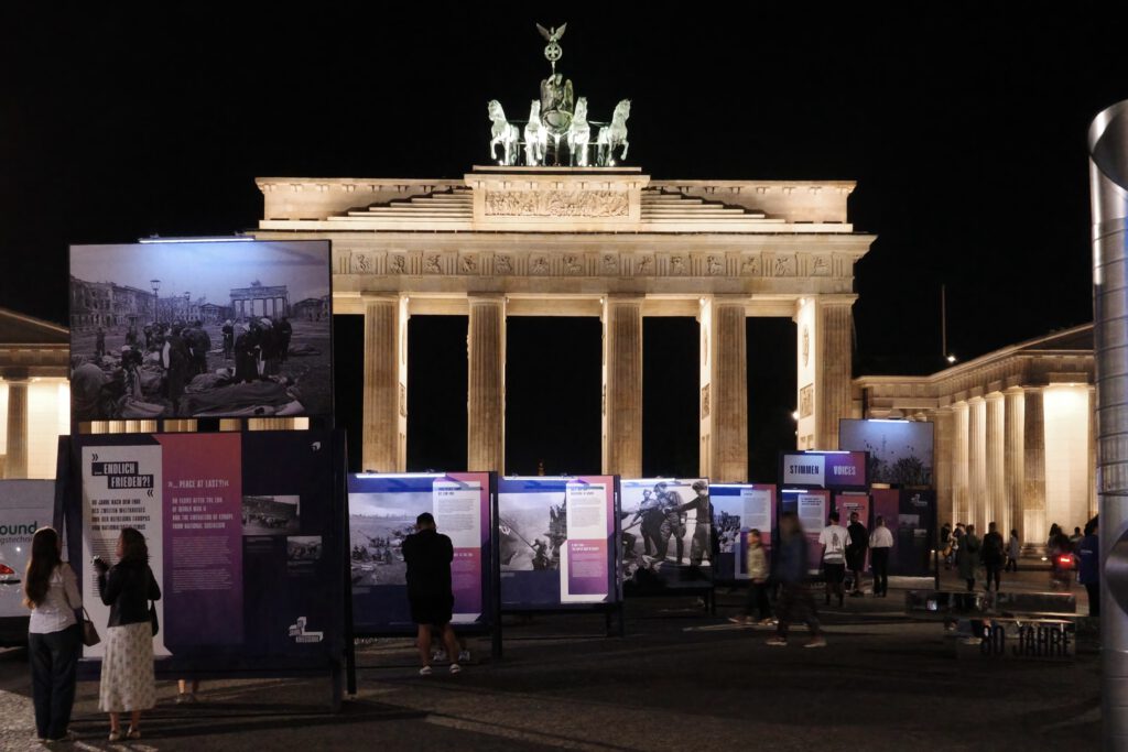 Ausstellung vor Brandenburger Tor