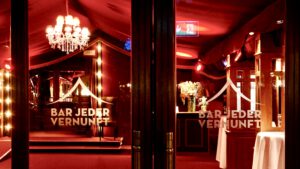 Bar jeder Vernunft – Berlins schönstes Spiegelzelt Bar jeder Vernumft