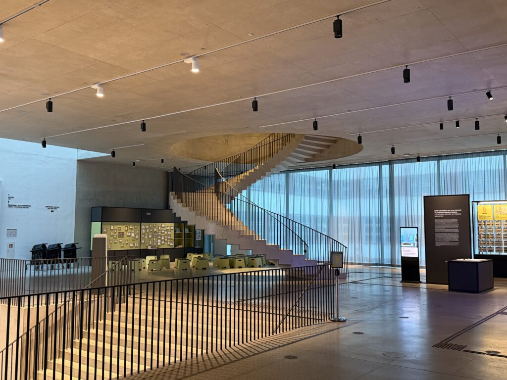 Dokumentationszentrum Flucht, Vertreibung, Versöhnung. Innenraum