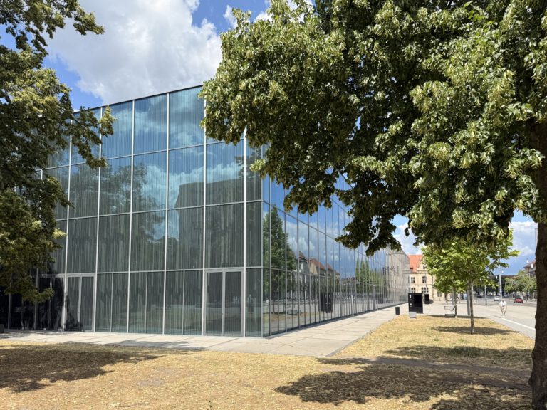 Das Bauhaus Museum in Dessau von außen